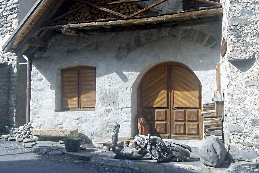Porche à Ville Haute